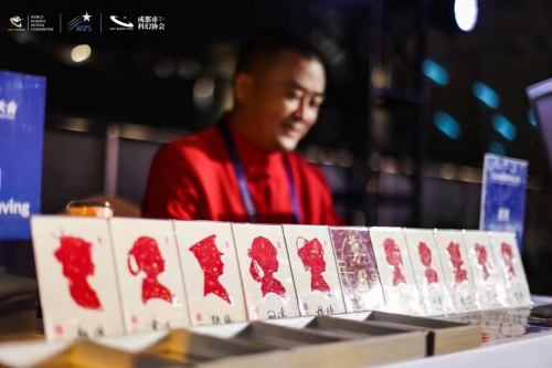 一场湖畔派对,共度“雨果之夜”