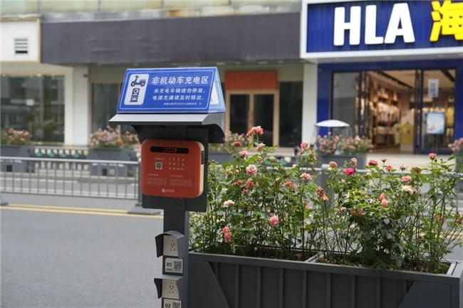 “净优亮美”解飞线！门前“暖心桩”安享充电
