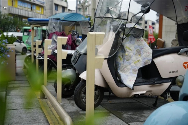 “净优亮美”解飞线！门前“暖心桩”安享充电